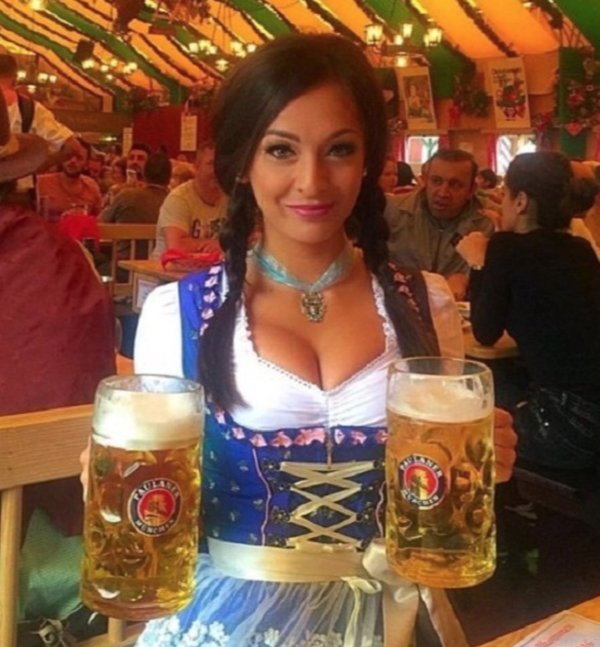 Blondes Against Brunettes (28 pics)