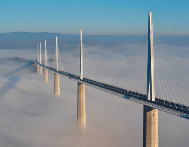 Incredibly Giant Things (15 pics)