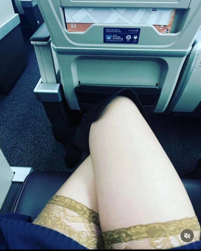 Hot Flight Attendants (32 pics)