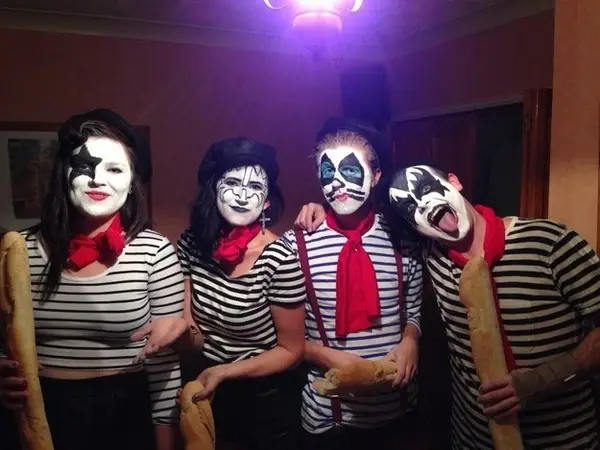 Creative Halloween Costumes (32 pics) Creative Halloween Costumes (32 pics)