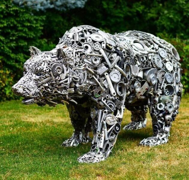 Incredible Sculptures Made From Garbage (21 pics)