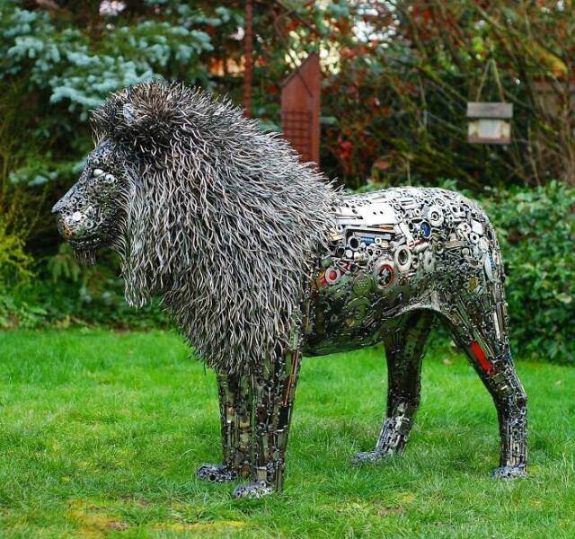 Incredible Sculptures Made From Garbage (21 pics)