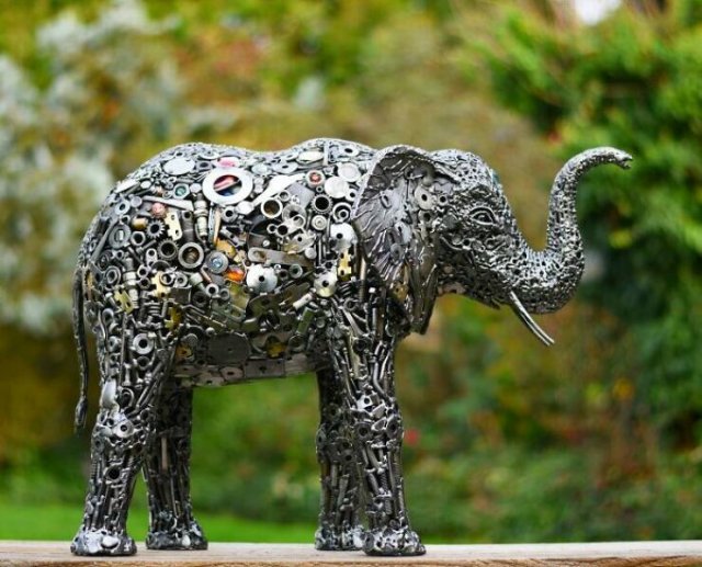 Incredible Sculptures Made From Garbage (21 pics)