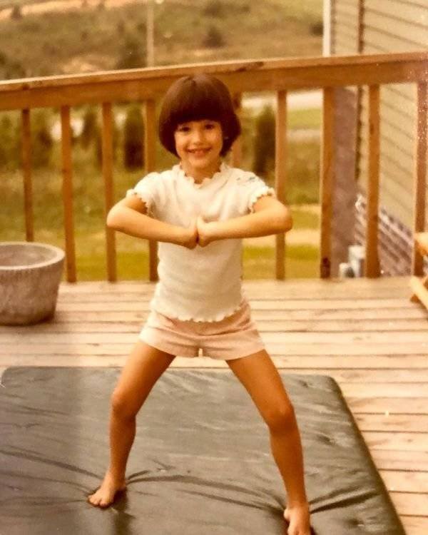 Celebrities When They Were Younger (22 pics)