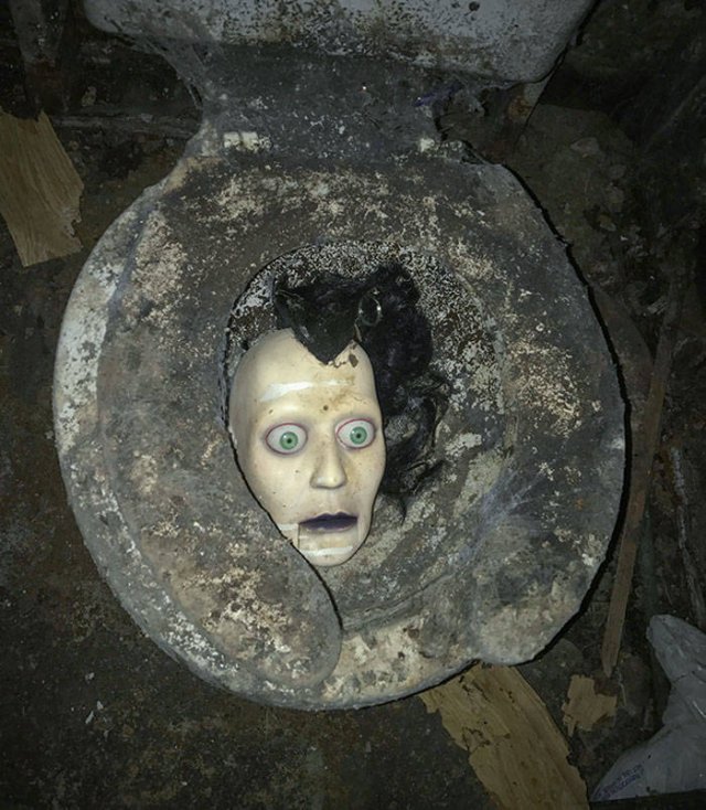 Creepy Finds After Moving (36 pics)