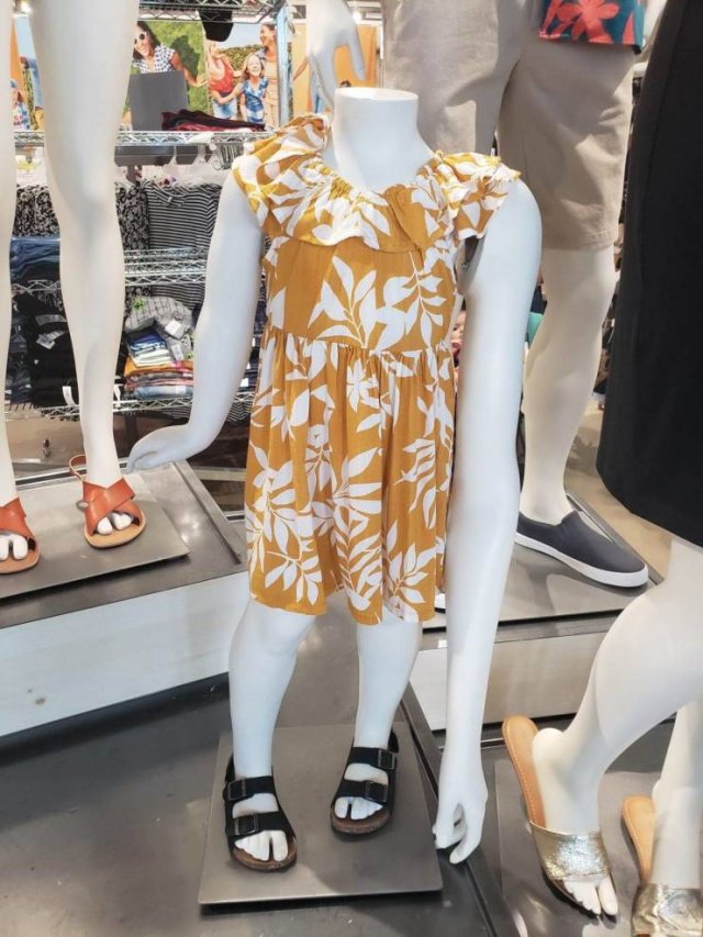 What Is Going On Here? (49 pics)