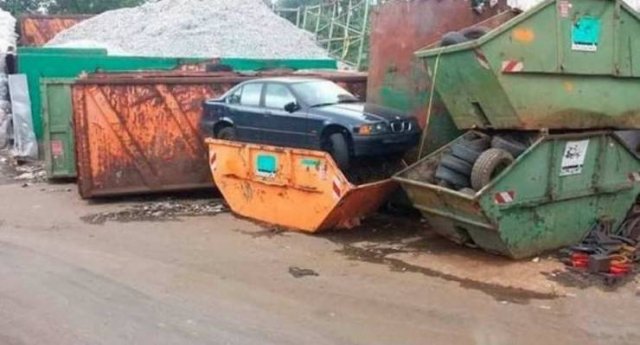 What Is Going On Here? (49 pics)