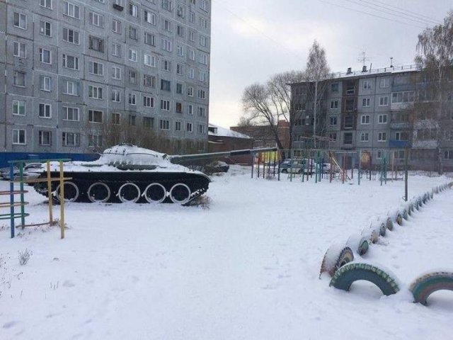 What Is Going On Here? (49 pics)