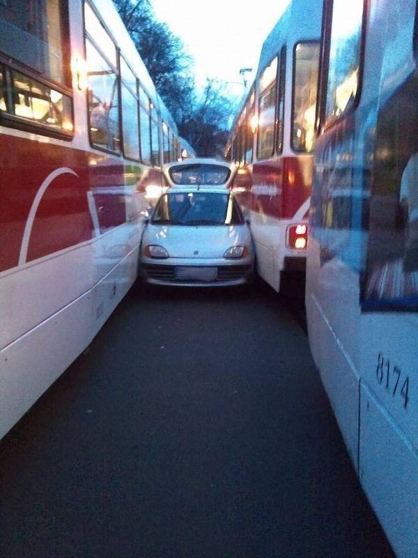 Odd Car Crashes (20 pics)