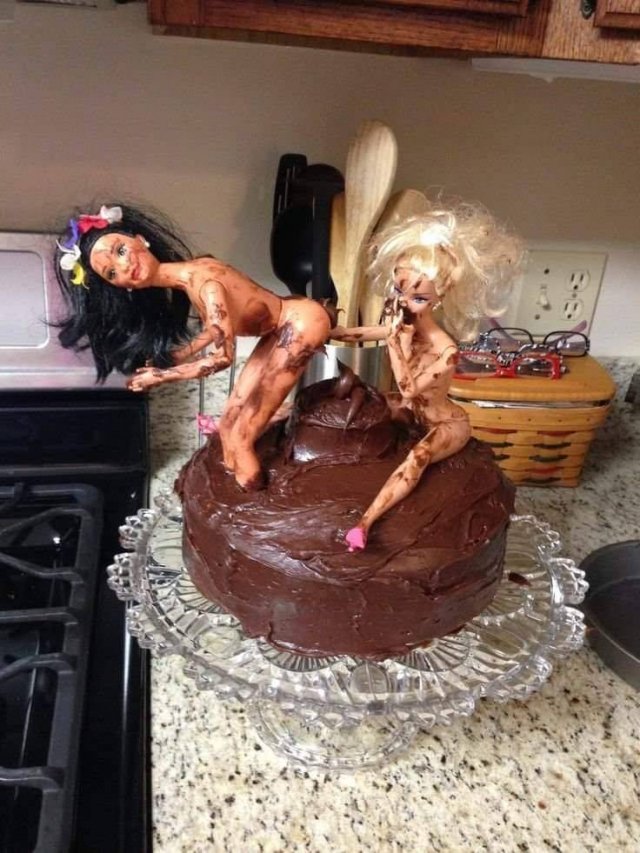 What Is Going On Here? (52 pics)