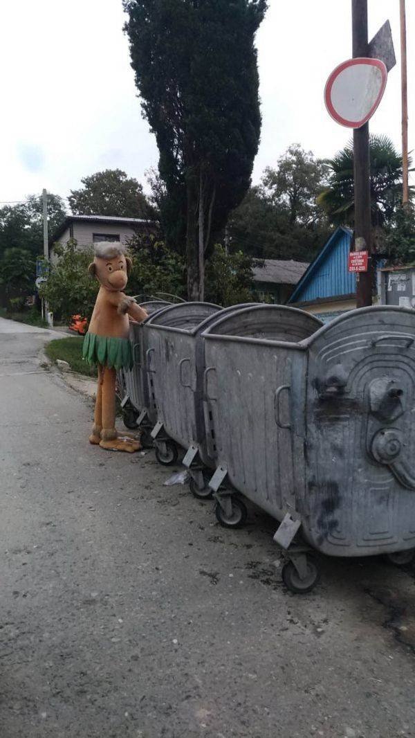 What Is Going On Here? (52 pics)