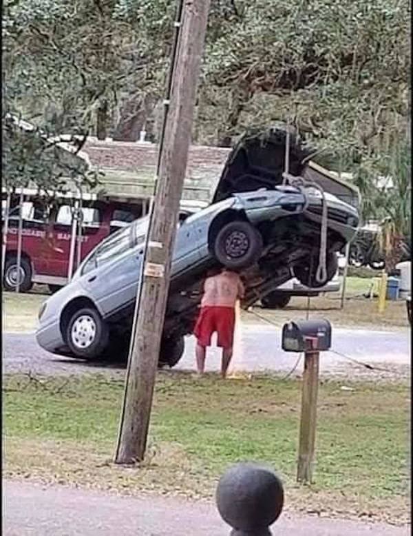 Odd Car Crashes (20 pics)