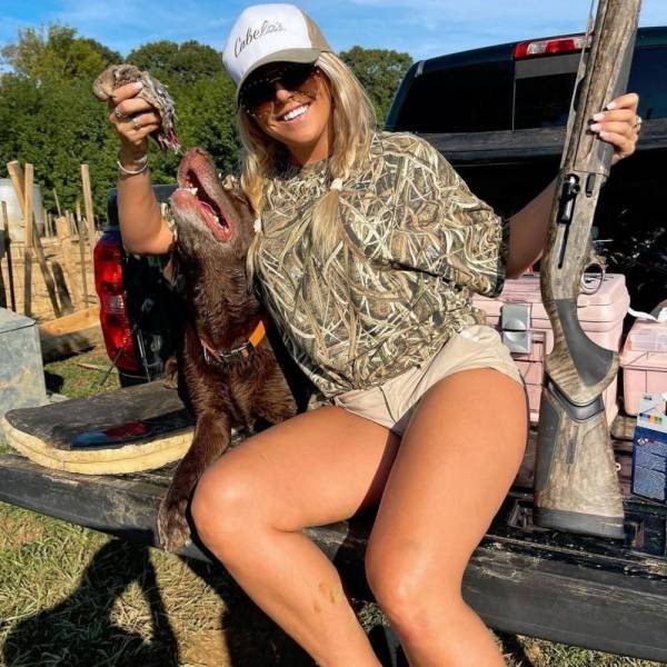 Girls With Guns (54 pics)