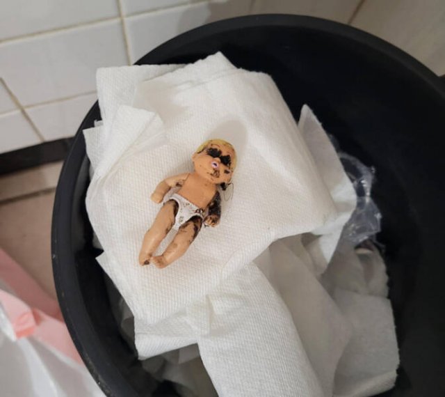 Creepy Finds And Situations (18 pics)