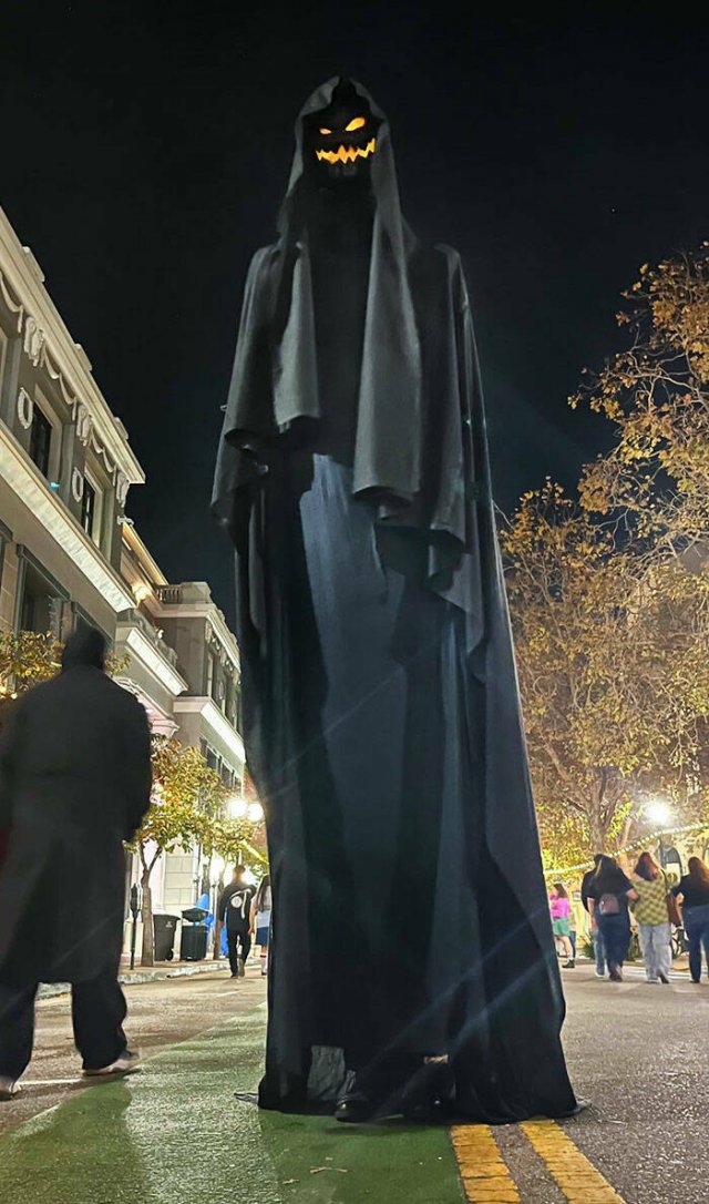 Cool Halloween Costumes (23 pics)
