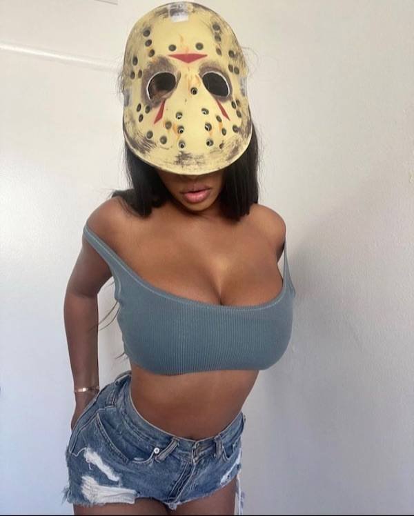 Busty Girls (49 pics)