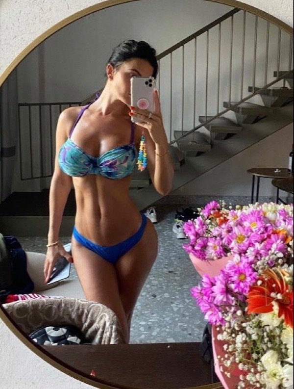 Selfie Girls (32 pics)