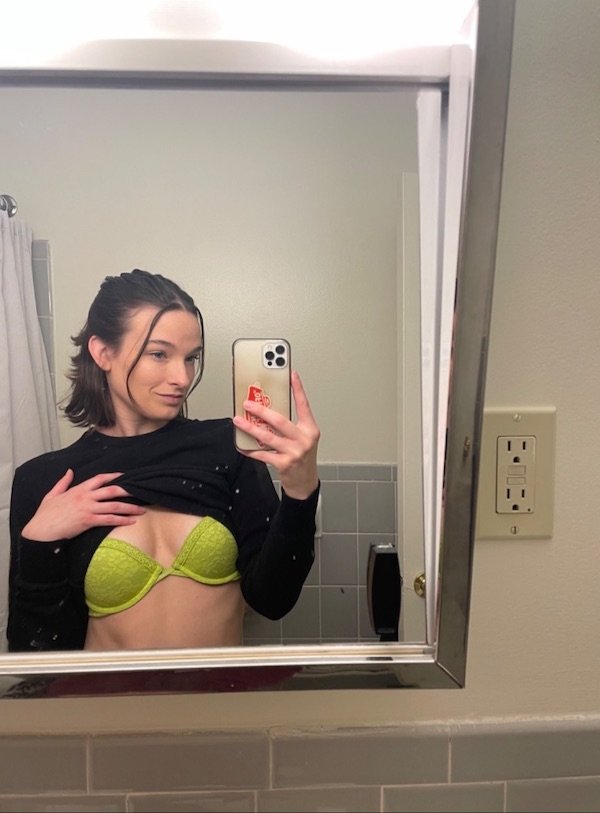 Selfie Girls (32 pics)