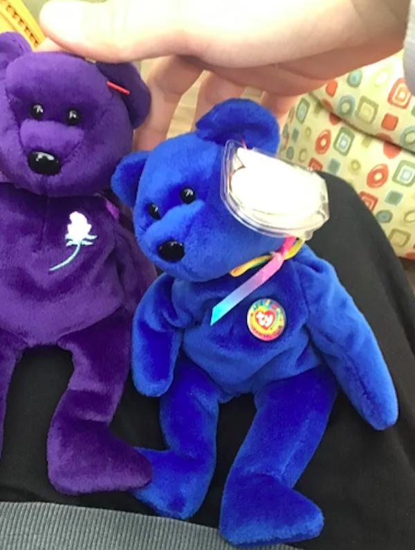 Odd Finds In Thrift Shops (23 pics) Odd Finds In Thrift Shops (23 pics)