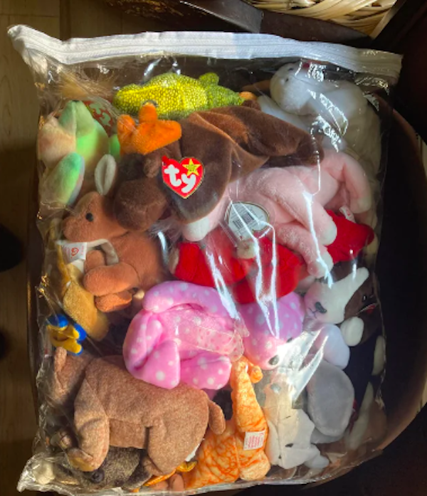 Odd Finds In Thrift Shops (23 pics) Odd Finds In Thrift Shops (23 pics)