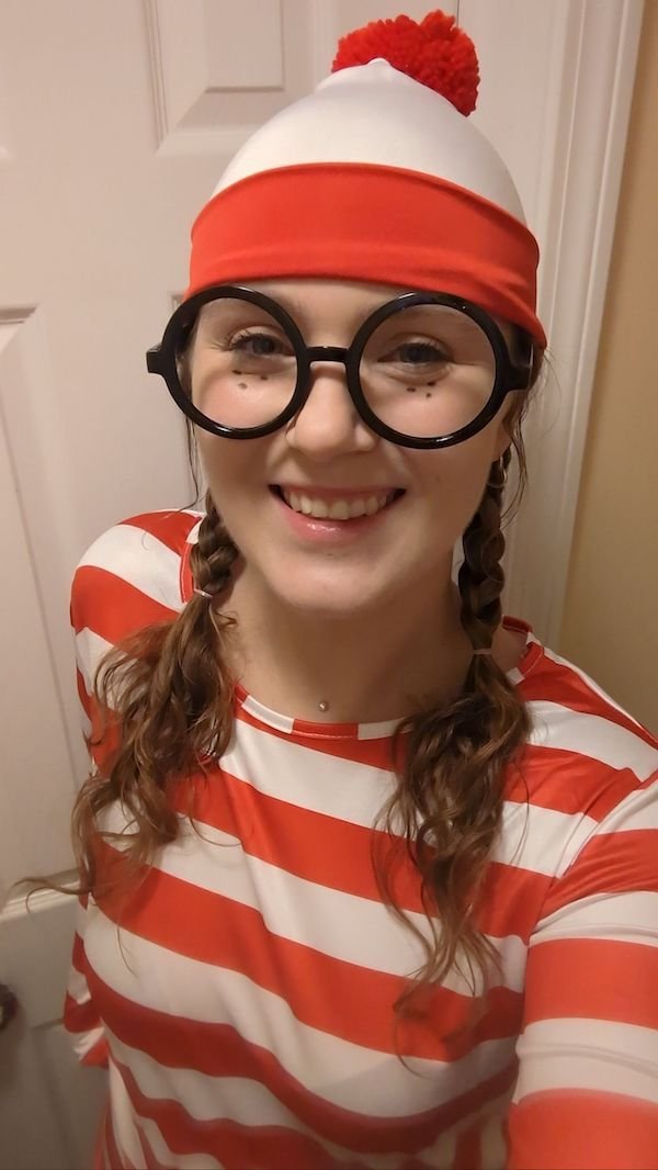 Girls In Halloween Costumes (23 pics)