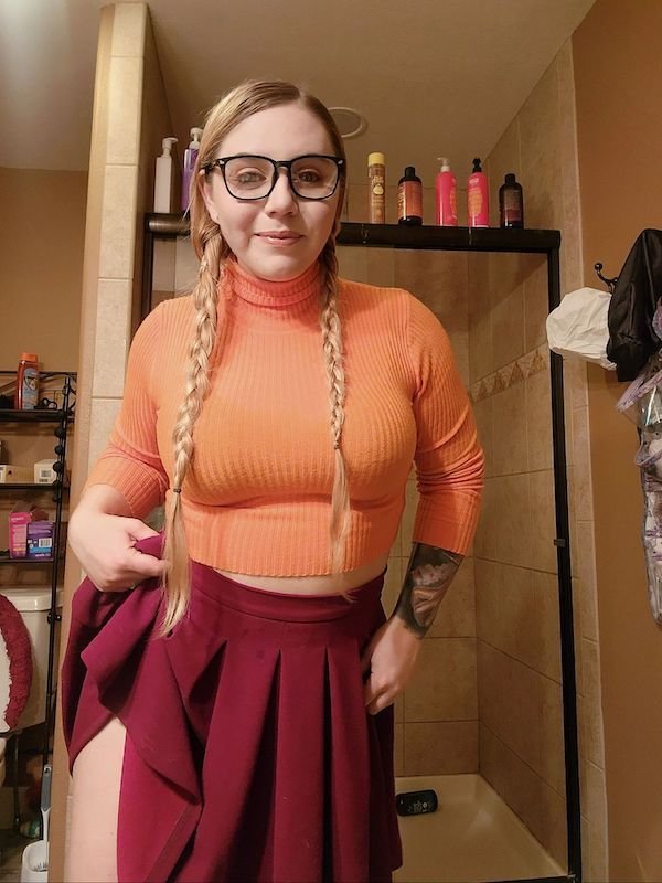 Girls In Halloween Costumes (23 pics)