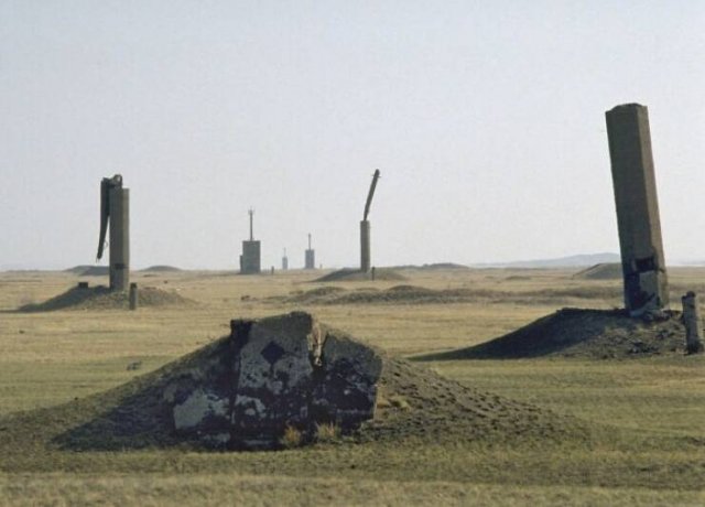 Surreal Liminal Spaces (22 pics)