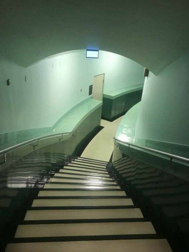 Surreal Liminal Spaces (22 pics)