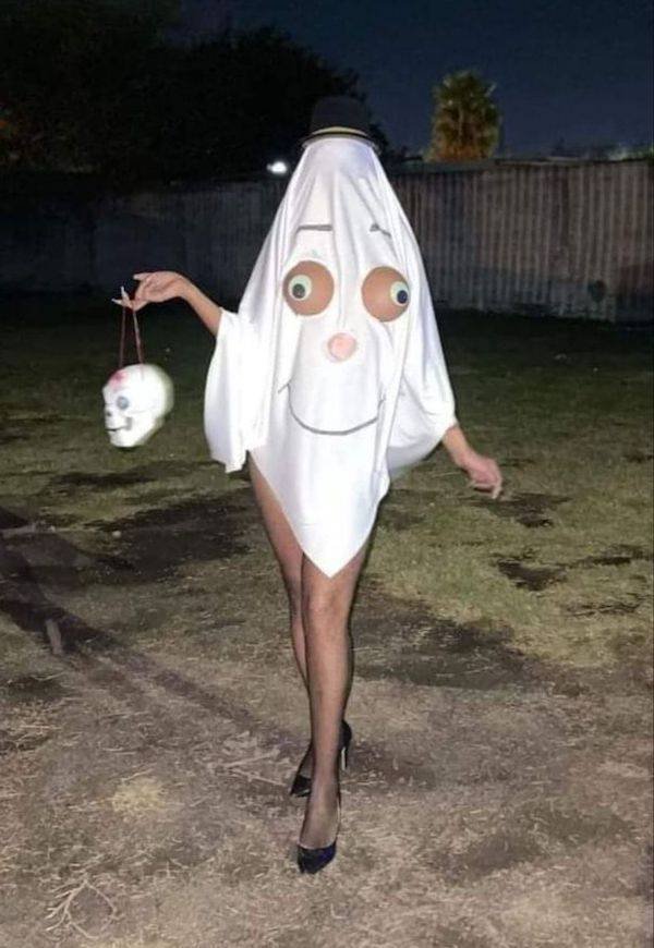 Girls In Halloween Costumes (26 pics)