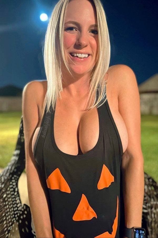 Girls In Halloween Costumes (26 pics)