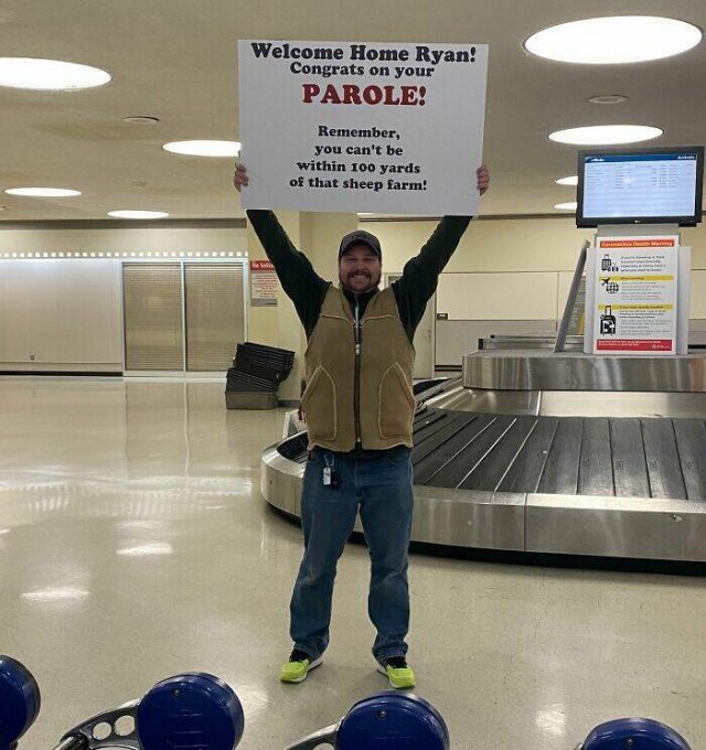 Funny Airport Signs (21 pics)