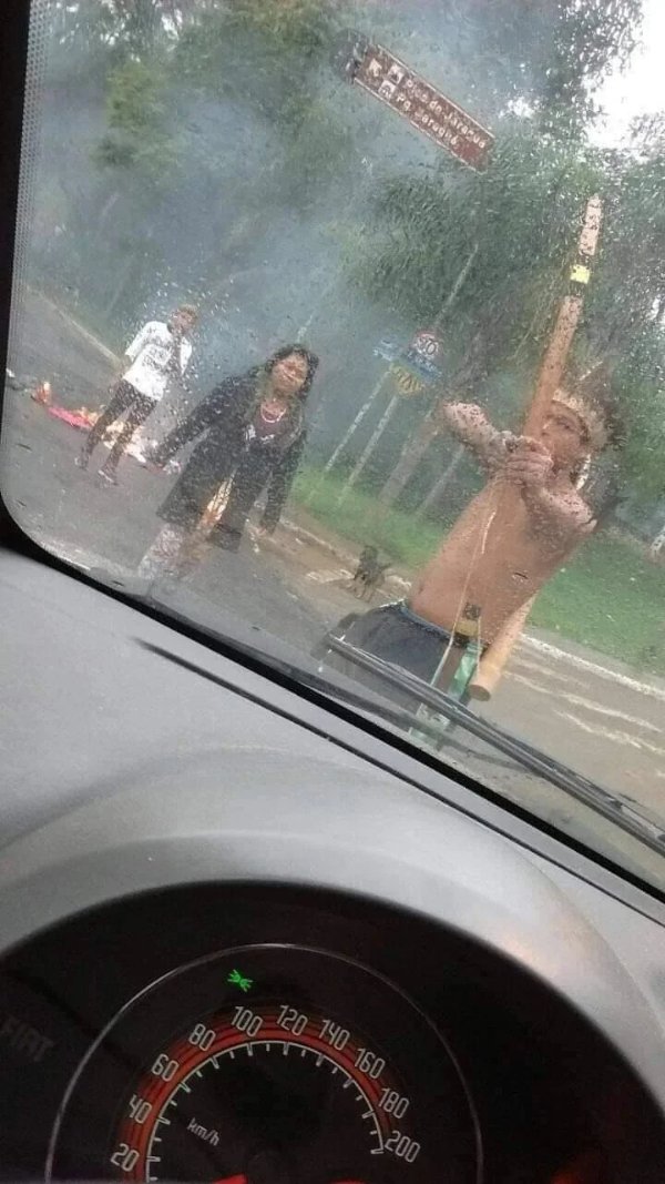 What Is Going On Here? (29 pics)