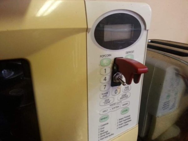 What Is Going On Here? (29 pics)