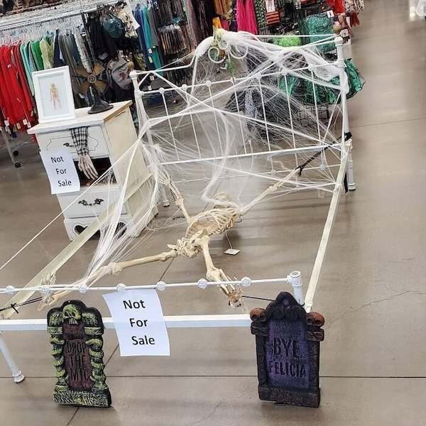 Weird Finds In Thrift Shops (38 pics)