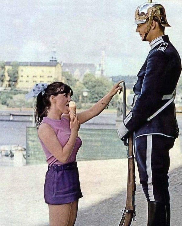What Is Going On Here? (29 pics)