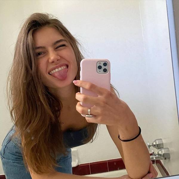 Selfie Girls (46 pics)