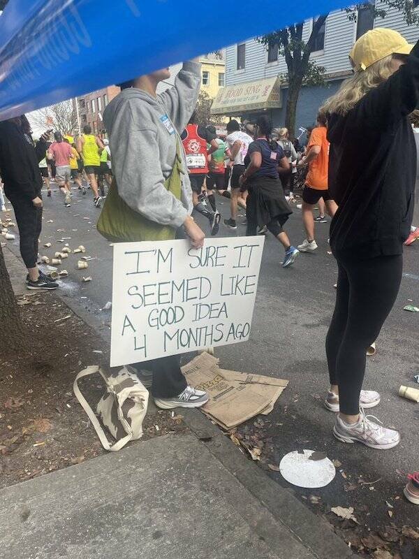 Funny Signs At The New York Marathon (24 pics)