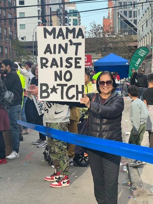 Funny Signs At The New York Marathon (24 pics)