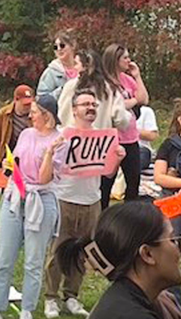 Funny Signs At The New York Marathon (24 pics)