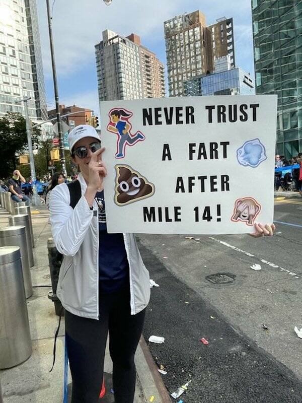 Funny Signs At The New York Marathon (24 pics)