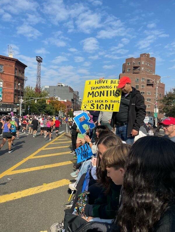 Funny Signs At The New York Marathon (24 pics)