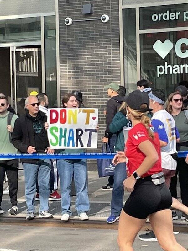 Funny Signs At The New York Marathon (24 pics)