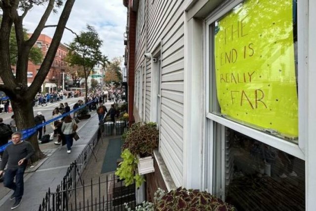 Funny Signs At The New York Marathon (24 pics)