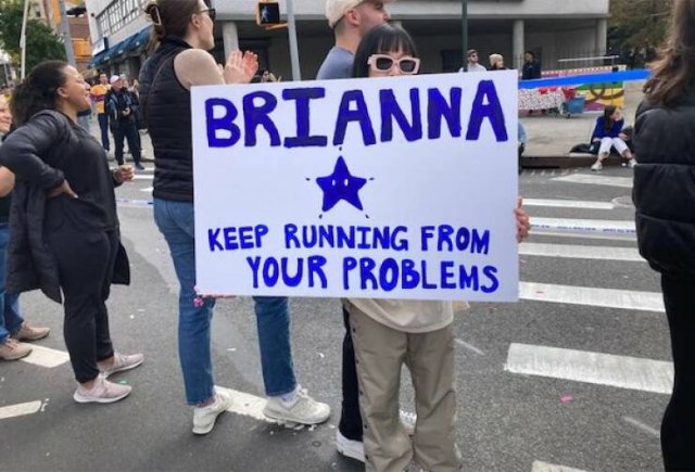 Funny Signs At The New York Marathon (24 pics)