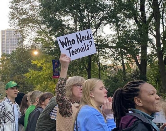 Funny Signs At The New York Marathon (24 pics)