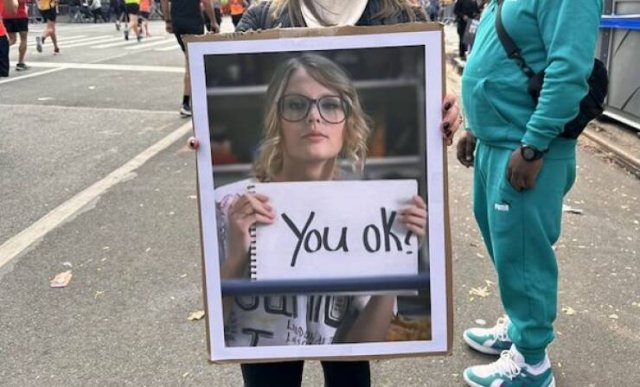 Funny Signs At The New York Marathon (24 pics)