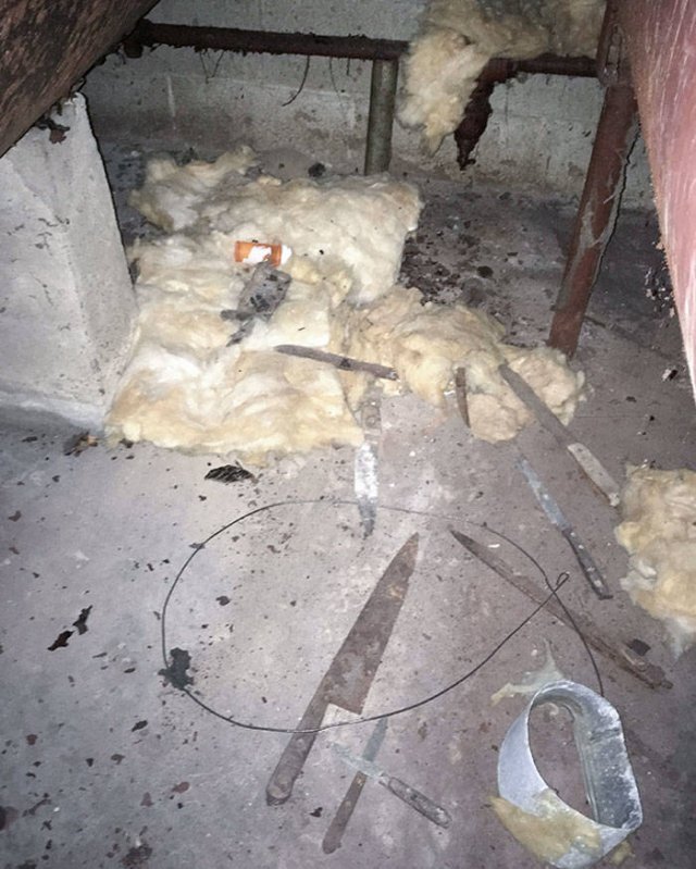 Creepy Finds In New Houses (36 pics)