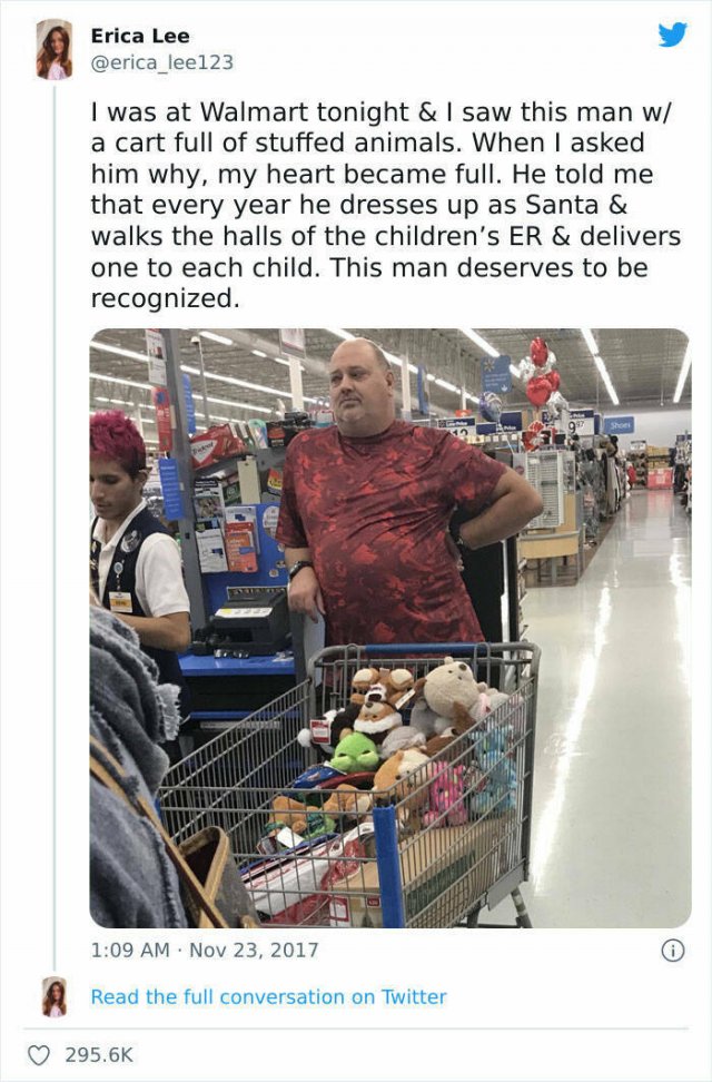 Strange And Funny People In Shops (34 pics)