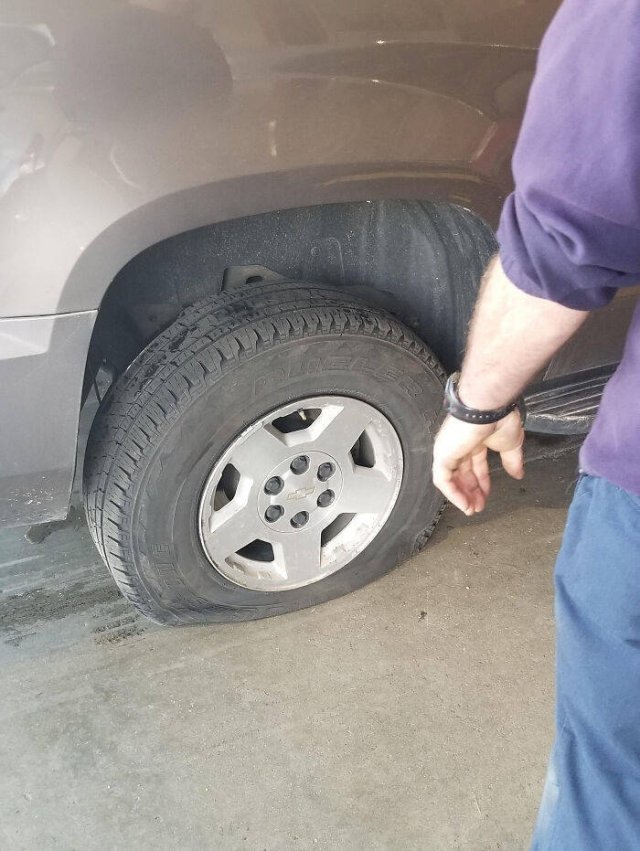 Tire Shop Workers Share Their Findings (28 pics)