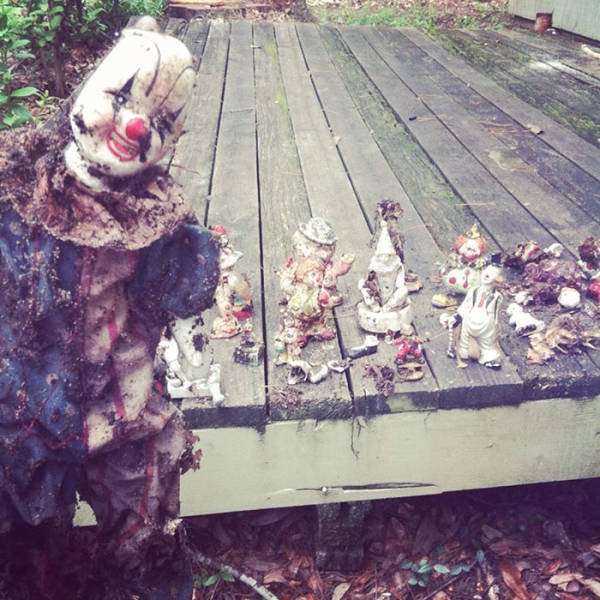 Creepy Finds In New Houses (36 pics)